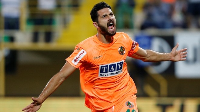 "Emre Akbaba, transferde birinci sıraya yazılması gereken bir futbolcu"
