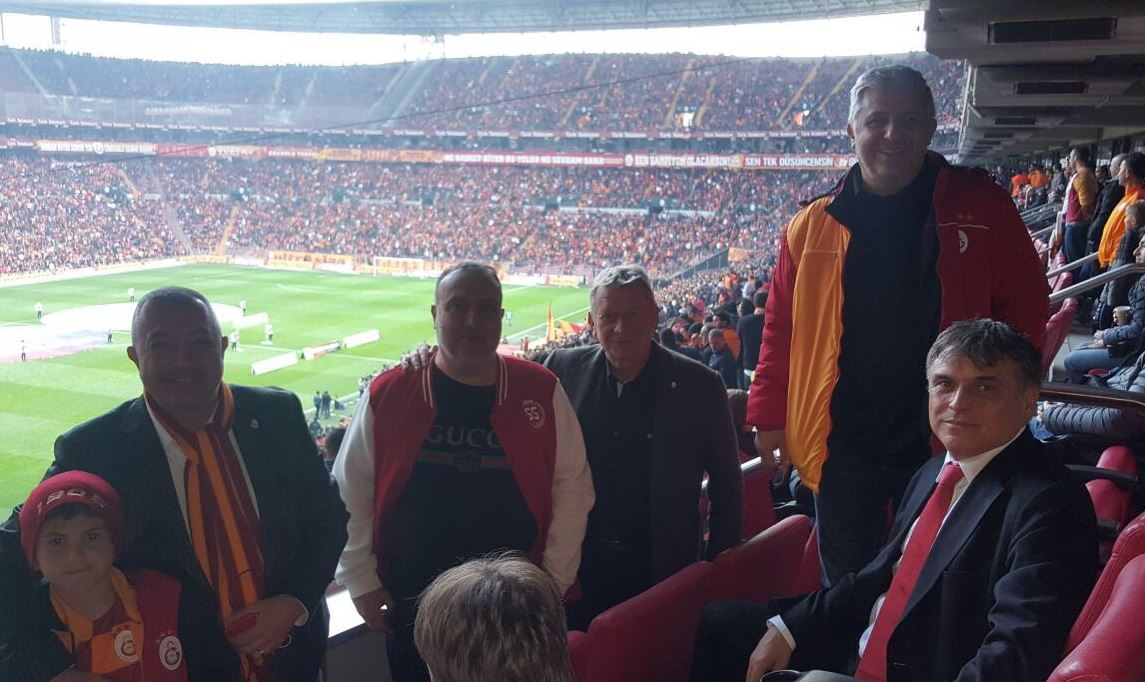 "Medyada bizi görmezden gelenler var"