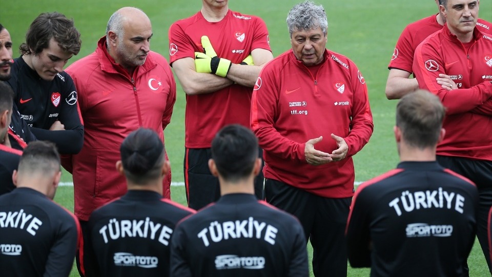 "Milli Takım'daki gençleşmenin arkasındayız"