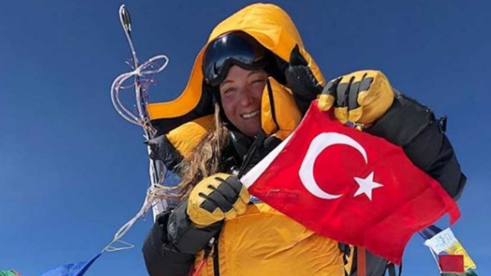 G&uuml;lnur Tumbat, Everest`in zirvesinde!