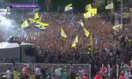 Taraftarlar Ülker Stadyumu'na akın ediyor!