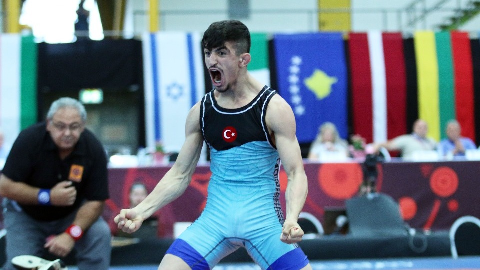 Milli güreşci Kerem Kamal'dan altın madalya