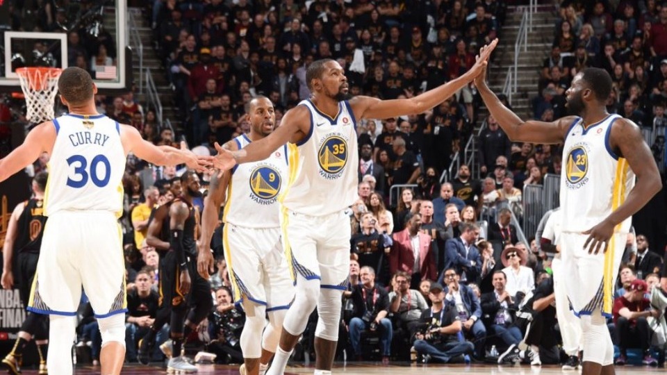 Golden State, şampiyonluğa bir adım daha yaklaştı