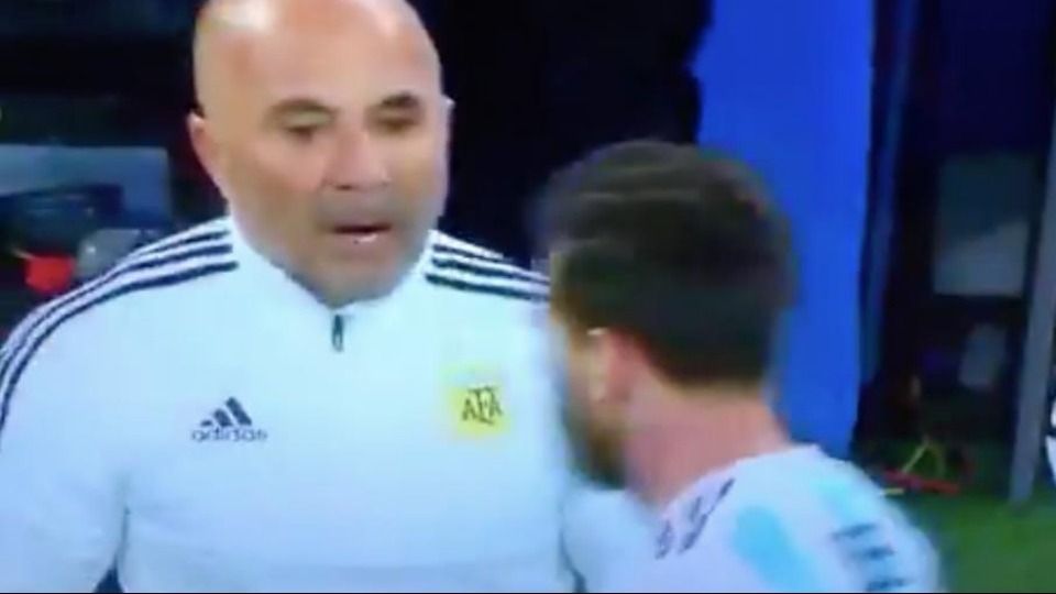 Arjantin maçında şok olay! Sampaoli oyuncu değişikliğini Messi'ye sordu...
