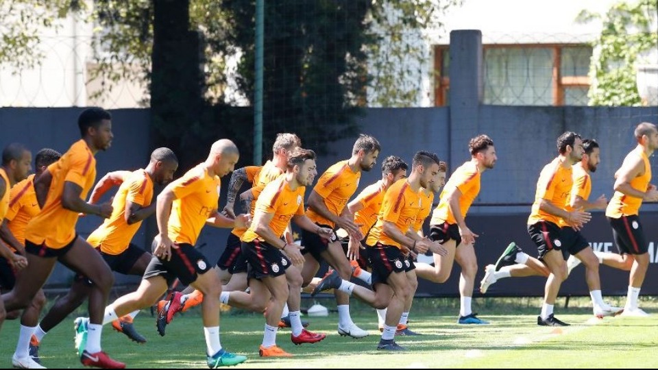 Galatasaray kafilesi İsviçre'de