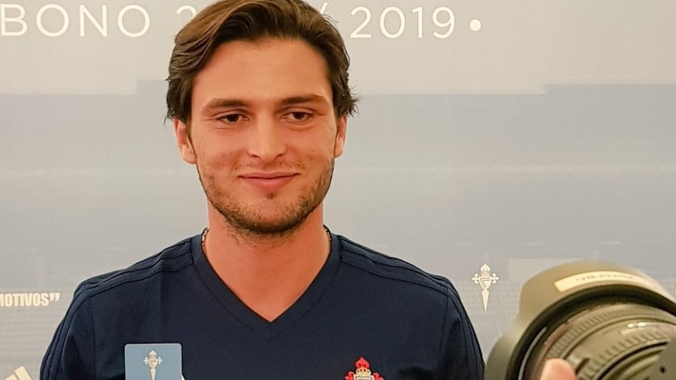 Celta Vigo, Okay Yokuşlu'yu basına tanıttı