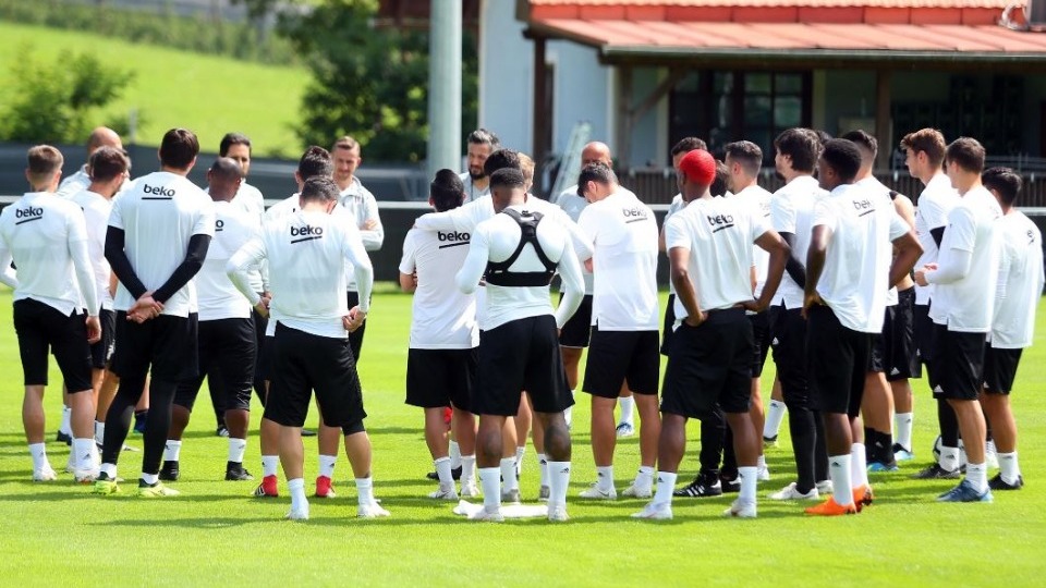 "Kurtuluş geleceği olan futbolculara yönelmekte"