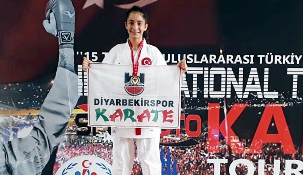 Diyarbakırlı karateci Sena’dan büyük başarı