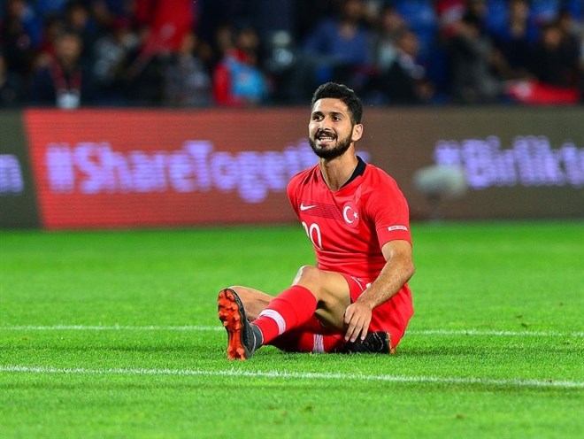 Emre Akbaba Fenerbahçe'de oynamayı kabul etti