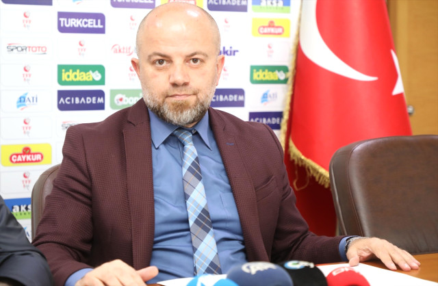 "9 ve 10 numara pozisyonları için arayışımız sürüyor"