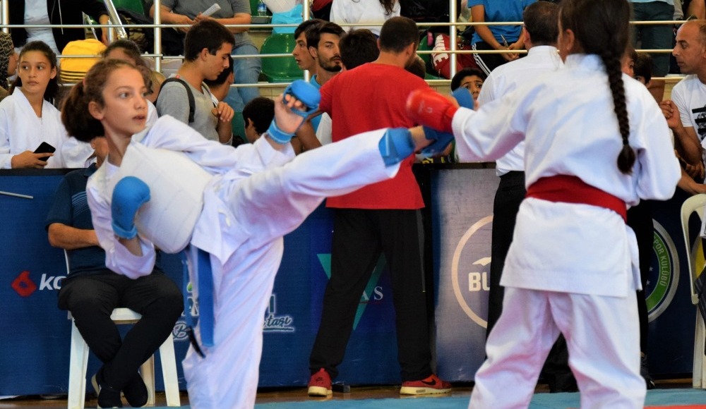 Usta karatecilerden heyecanlı turnuva