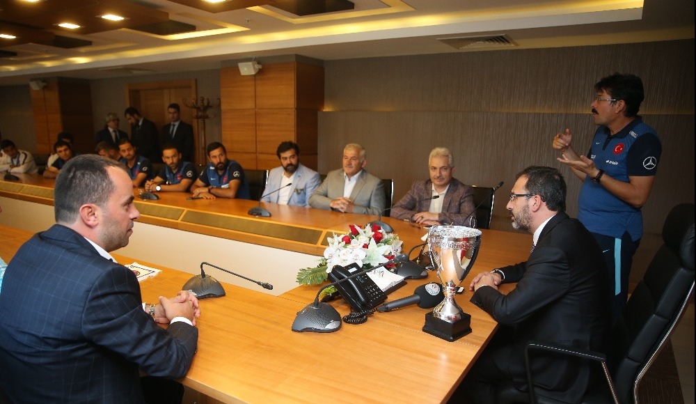 "Yurtlarımızın aynı standartta olmasına gayret gösteriyoruz"