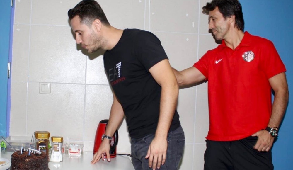 Musa Nizam'a sürpriz doğum günü kutlaması!