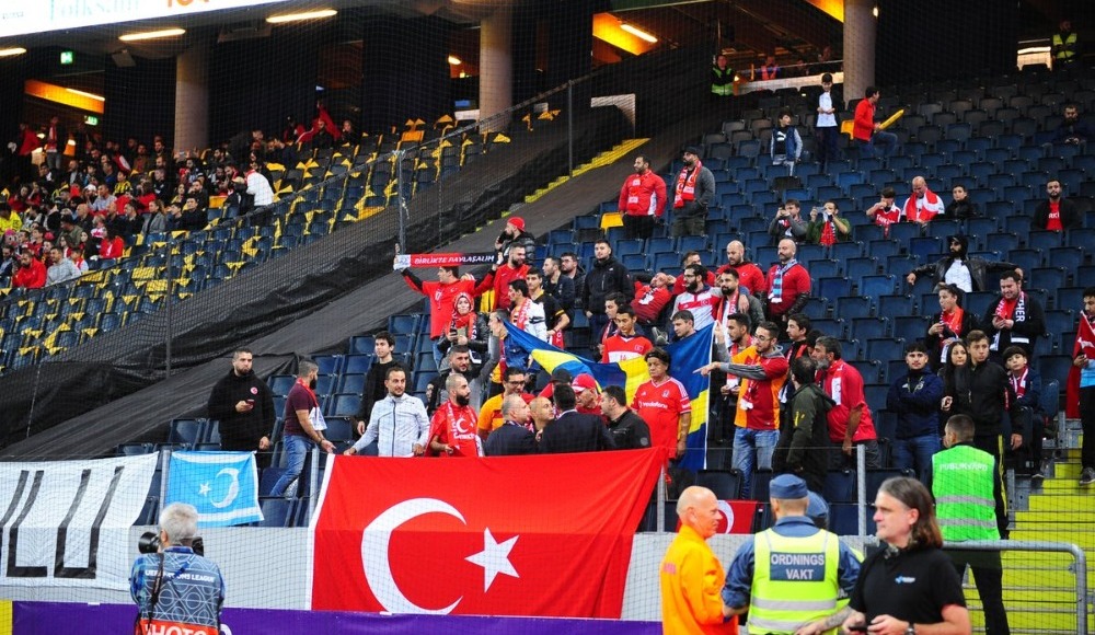 İsveç-Türkiye maçı öncesi Barış Manço'nun 'Dağlar Dağlar' şarkısı çalındı!