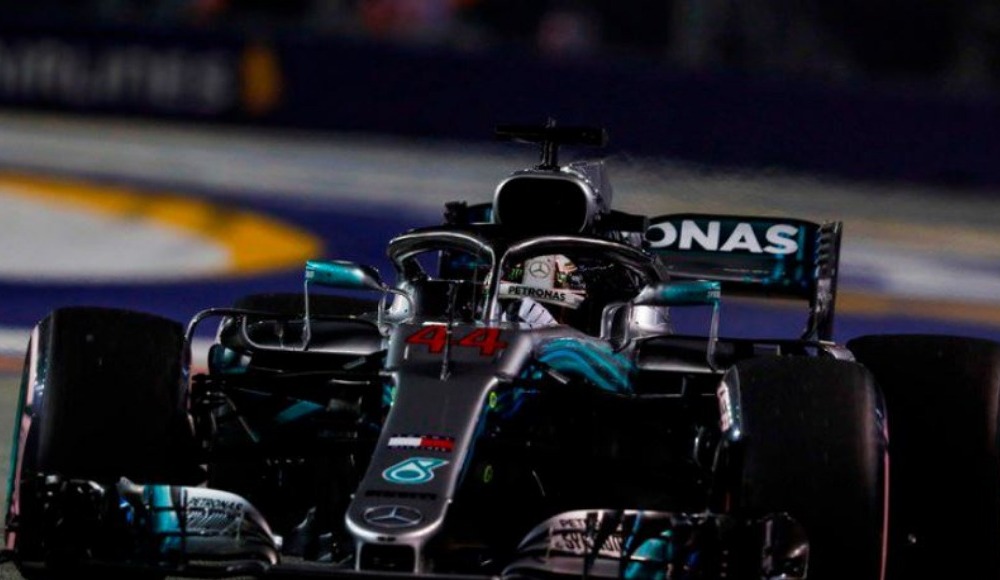 Singapur'da pole pozisyonu Hamilton'ın