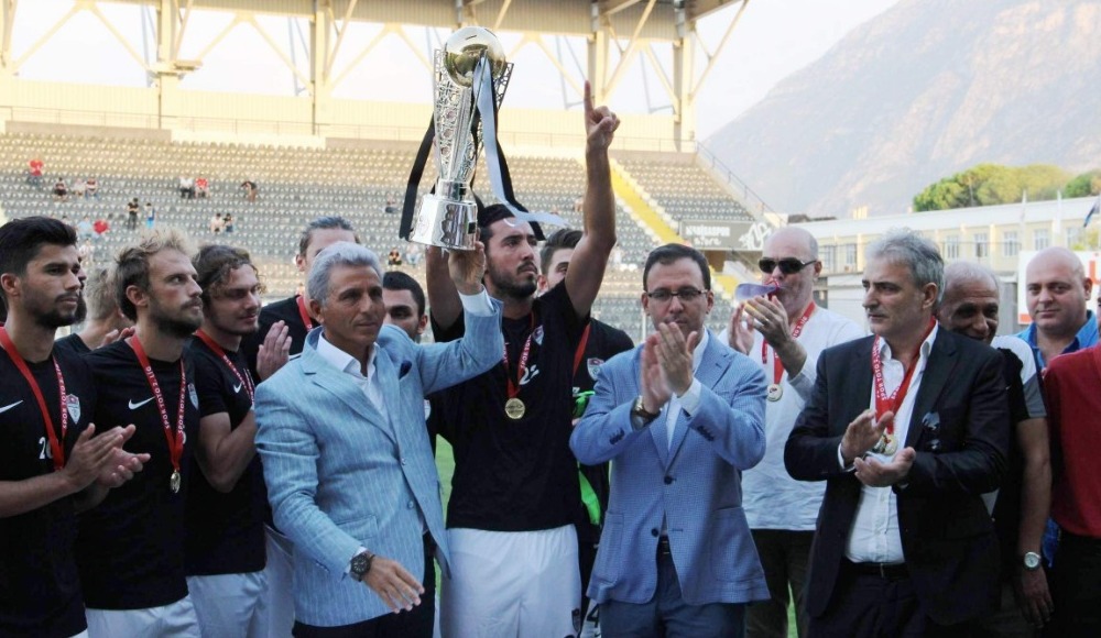 Manisaspor'un kasap borcu, kupalarına haciz getirdi