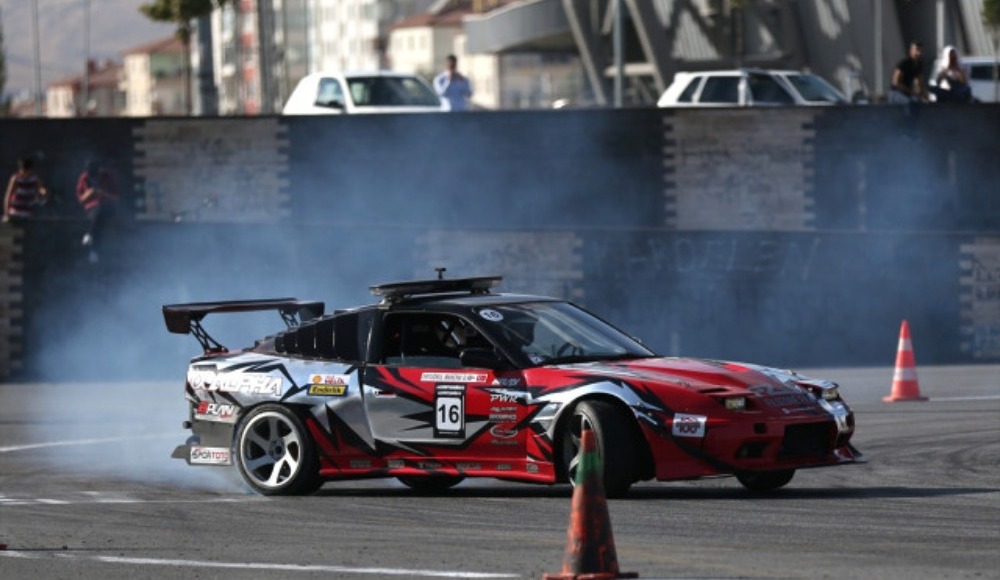 Apex Masters Türkiye Drift Şampiyonası'nın 3. yarışı, Kayseri'de yapıldı