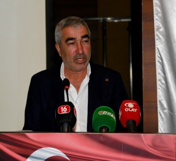Samet Aybaba: "Biz futbol ailesiyiz, dostluk kazansın"