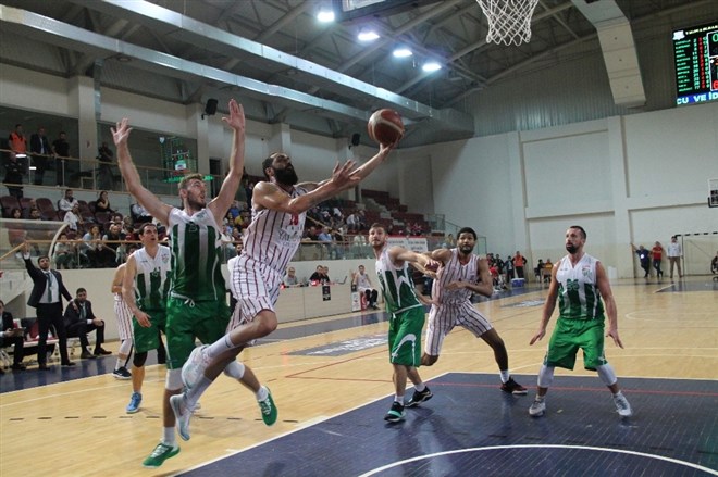 Potanın timsahları Yalova’da rahat kazandı