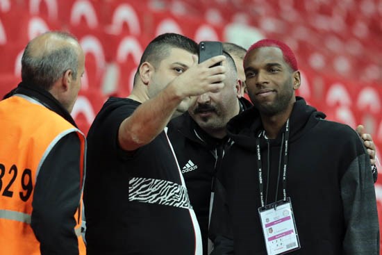 Beşiktaş, Babel'i kadroda tutmak istiyor