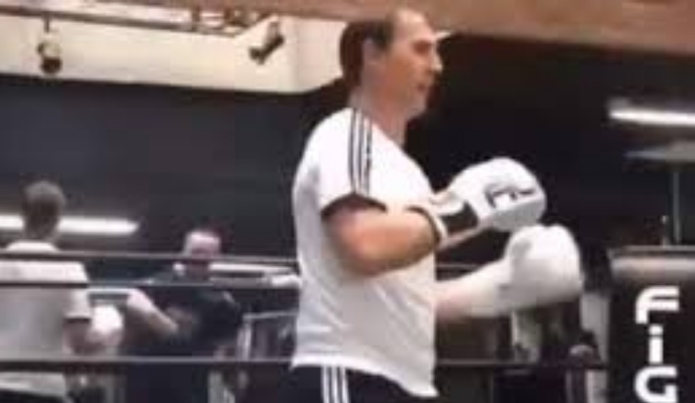Real Madrid'den kovuldu, boksör oldu