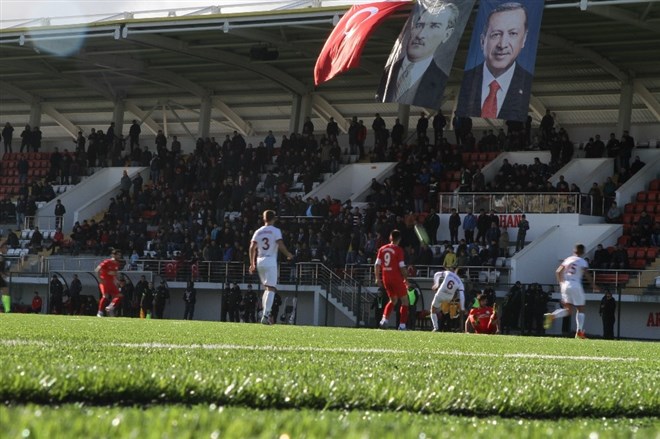 Ardahan 80. yıl Şehir Stadyumu’nun açılışı yapıldı