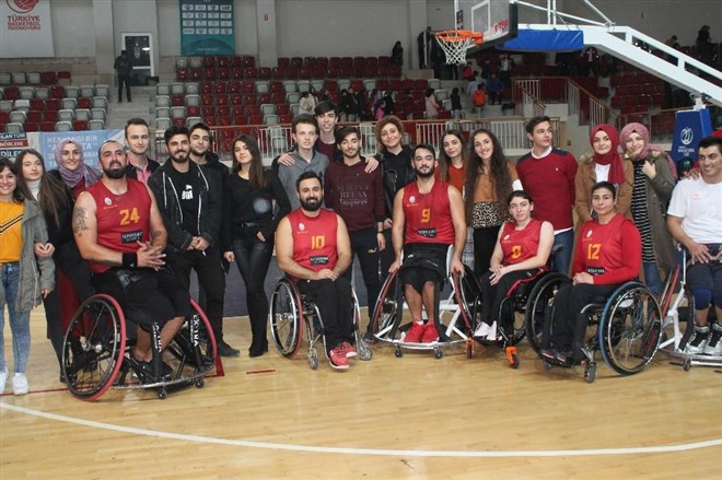 Aslan Yalova’da farklı kükredi