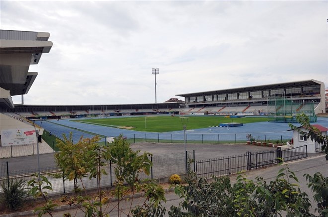Söğütlü’deki Atletizm Stadı her gün cıvıl cıvıl