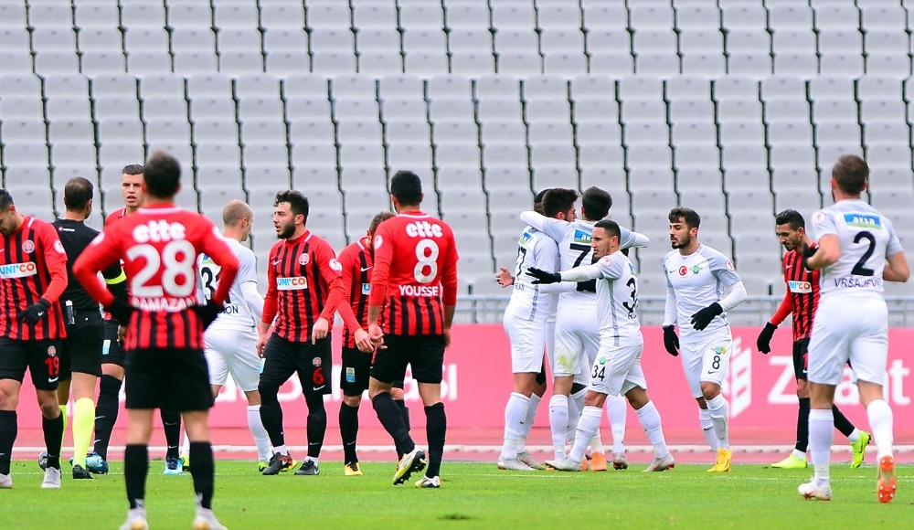 Akhisarspor, Fatih Karagümrük'ü farklı mağlup etti