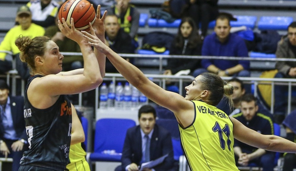 Fenerbahçe, sahasında Carolo Basket'i 84-75 yendi