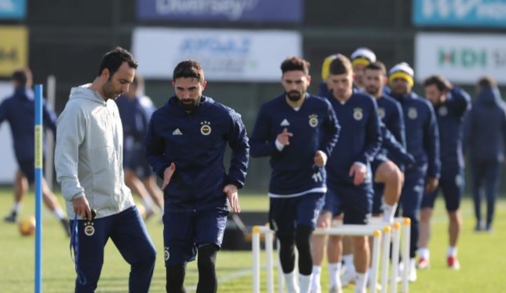 Fenerbahçe'nin TFF'ye bildireceği kadro merak ediliyordu