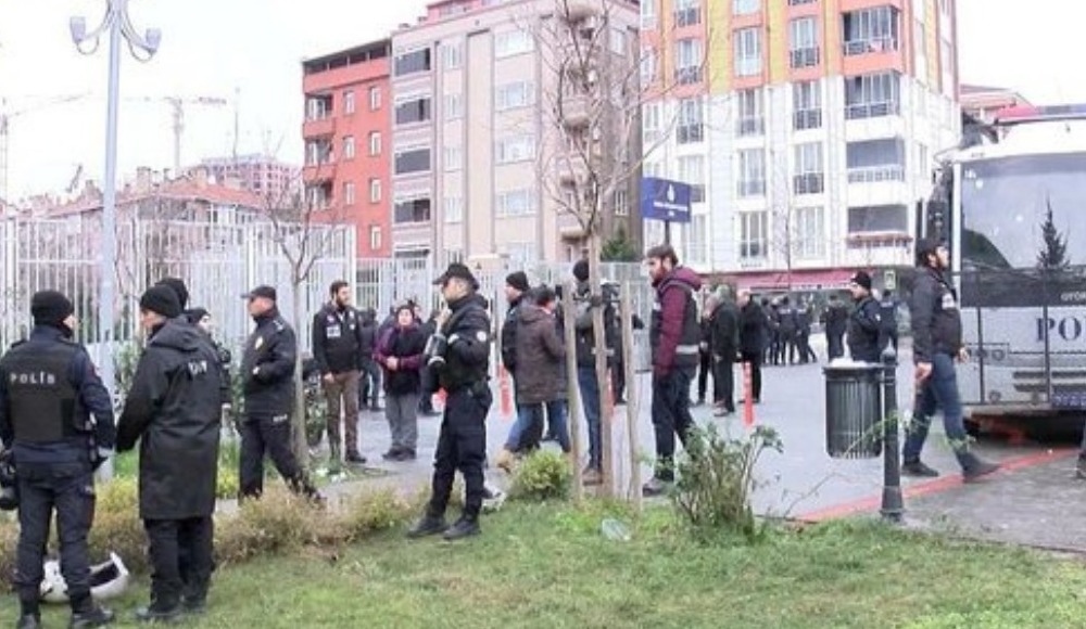 Video - Bayrampaşa'da 17 yaşındaki taraftar bıçaklanarak öldürüldü