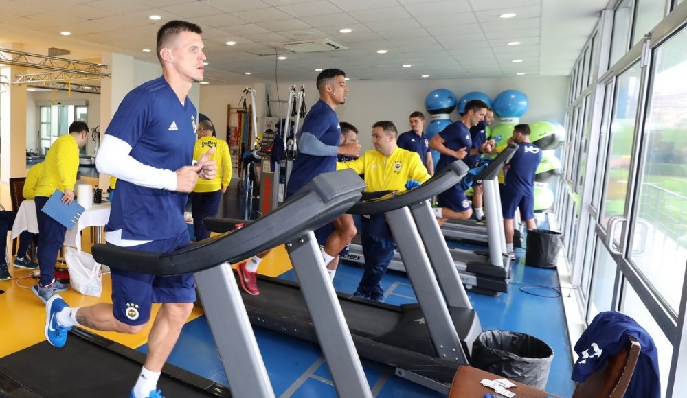 Fenerbahçe, ikinci devre hazırlıklarını Antalya'da sürdürdü