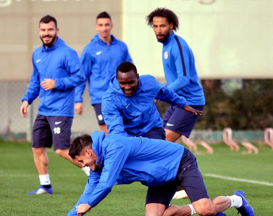 "1-2 futbolcumuza transfer teklifi var"