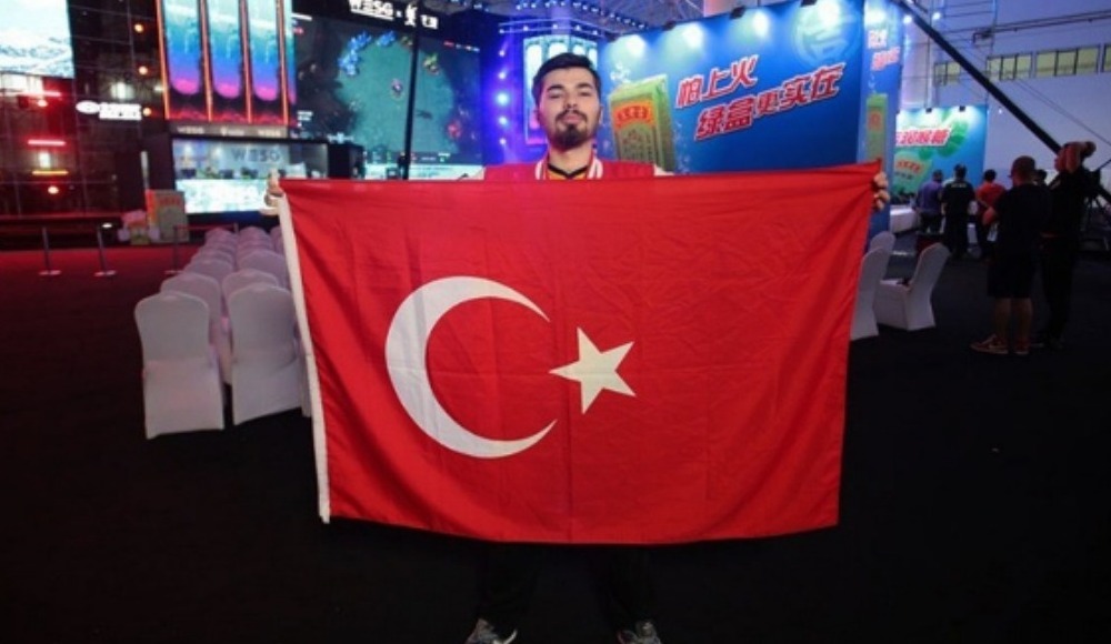 Türk genci E-Spor'dan 150 bin Dolar kazandı!