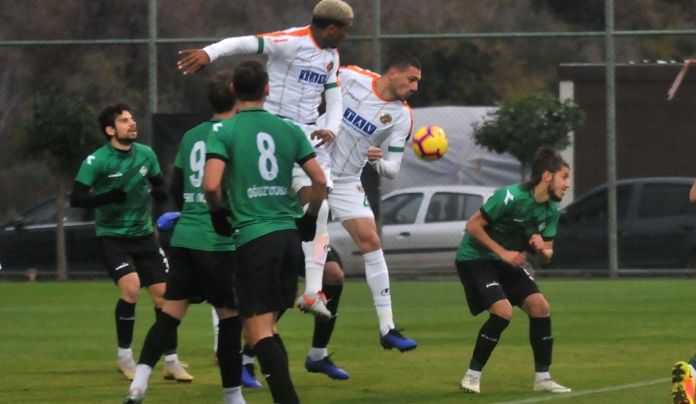 Alanyaspor, Sakaryaspor'u 3 golle geçti
