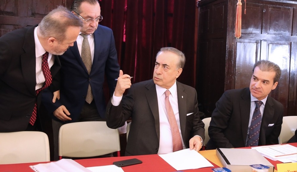 Yönetim, Terim'in gölgesinde kalıyor mu?