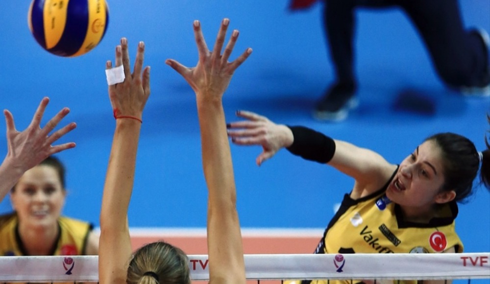 VakıfBank, sahasında Beşiktaş'ı 3-2 mağlup etti