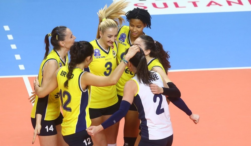 Fenerbahçe Opet, sahasında Kameroğlu Beylikdüzü Voleybol İhtisas'ı 3-0 yendi