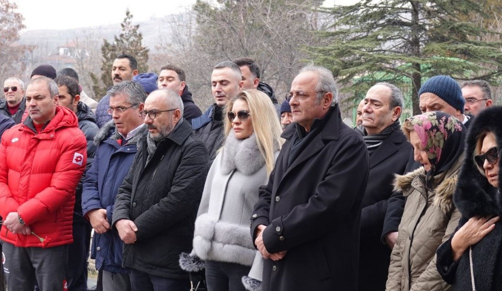 İlhan Cavcav kabri başında anıldı