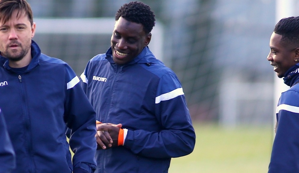 Başakşehir'in yeni transferi Demba Ba ilk çalışmasına çıktı