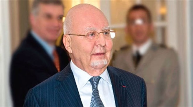 43) Lucien Arkas