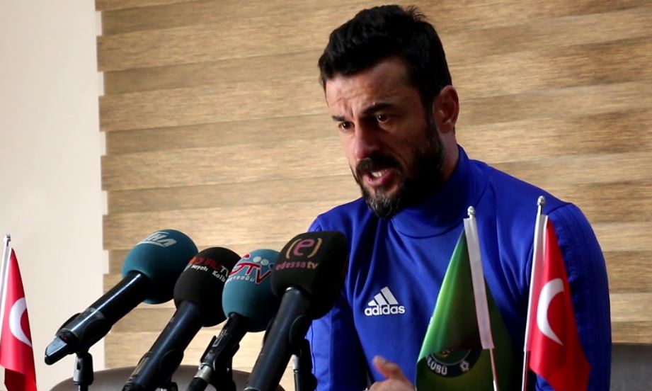 "Bazen sıtkımız sıyrılıyor, sahaya girip isyan edesim geliyor"
