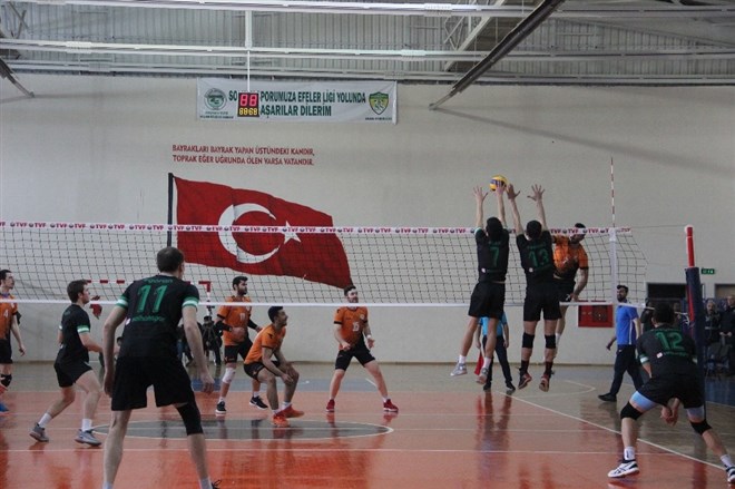 Solhanspor, Malatya Büyükşehir Belediye Voleybol takımını 3-0 mağlup etti