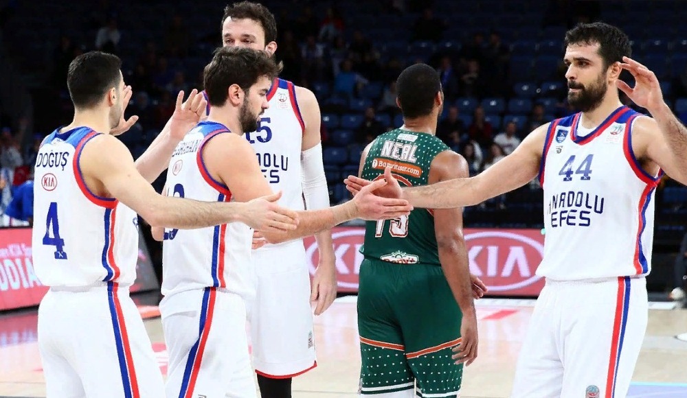 Anadolu Efes sahasında Banvit'i yendi