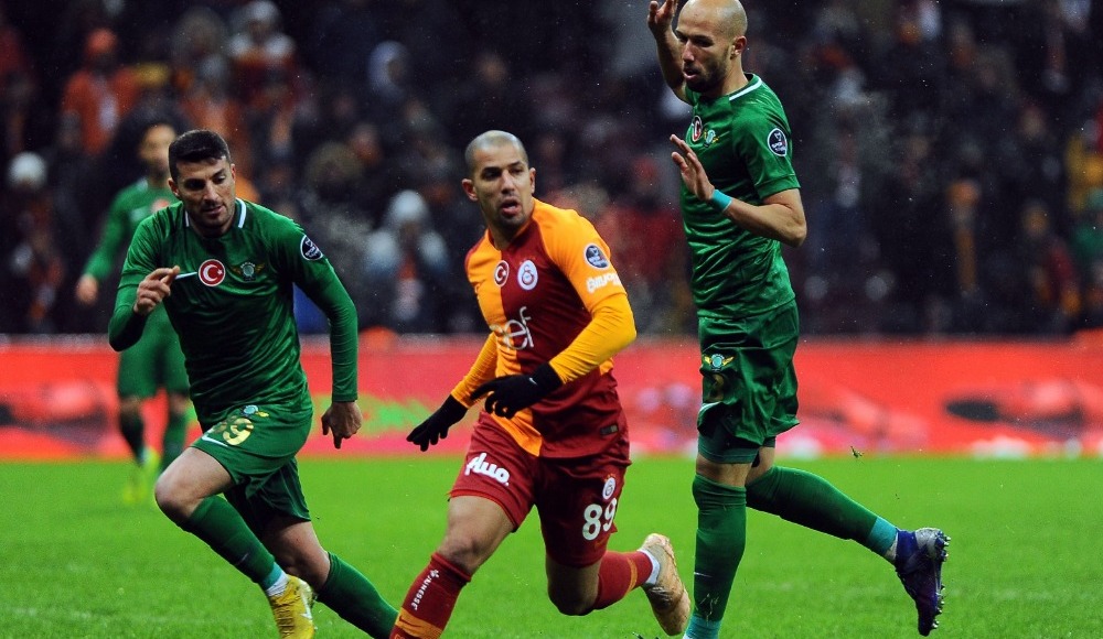 Feghouli: "Böyle anları yaşamak için futbol oynuyoruz"