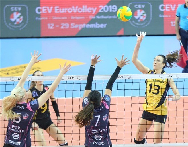 VakıfBank, namağlup çeyrek finalde
