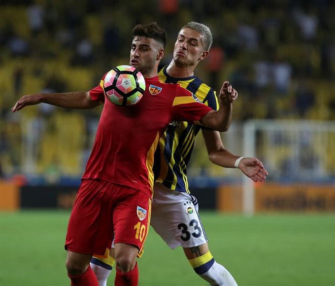 Deniz Türüç transferinde Emre Akbaba tarifesi uygulanacak
