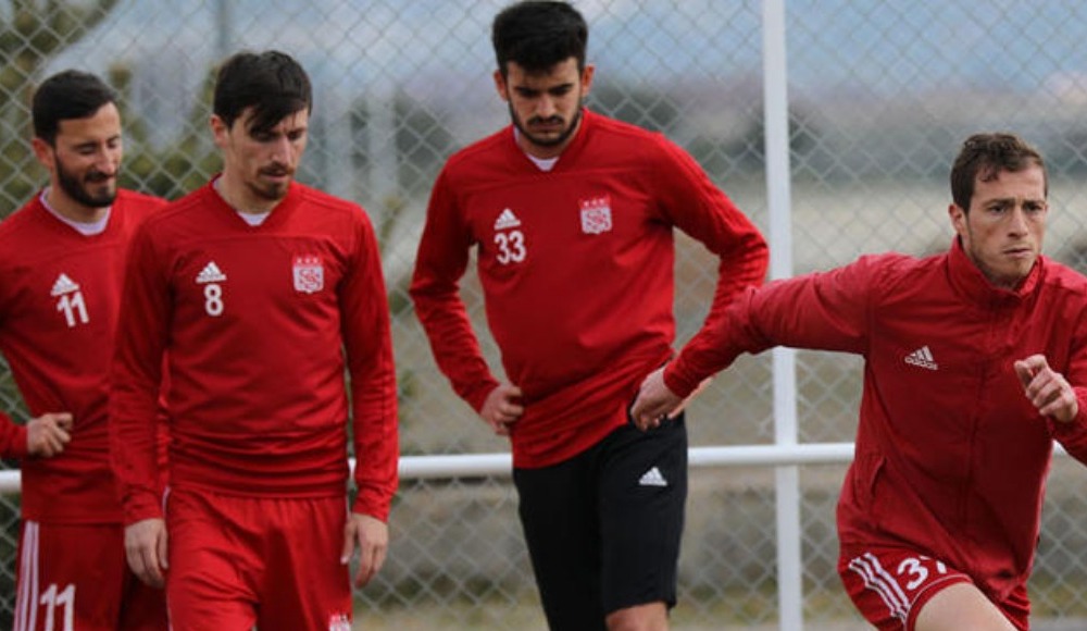 Sivasspor'un bineceği uçağa yıldırım isabet etti!