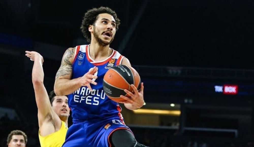 Anadolu Efes'ten kritik galibiyet